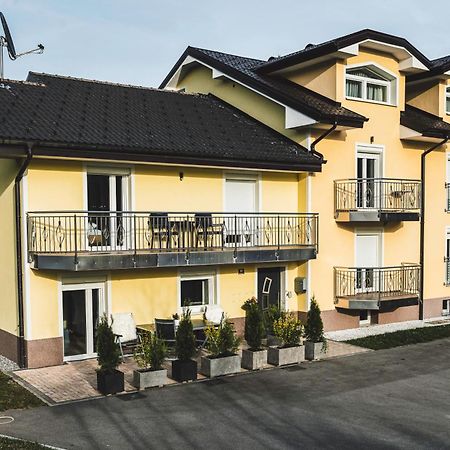 Ferienwohnung Schoenblick Weissenbach am Lech Exterior foto