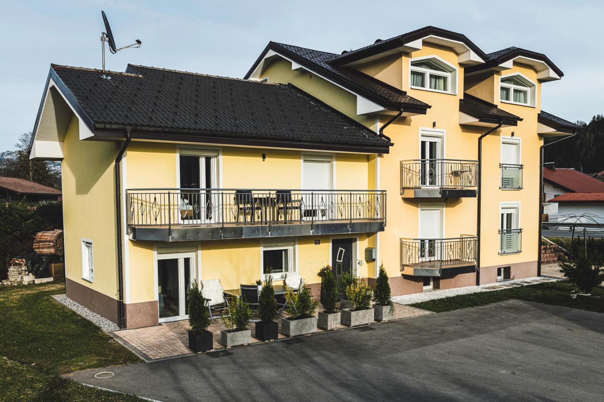 Ferienwohnung Schoenblick Weissenbach am Lech Exterior foto