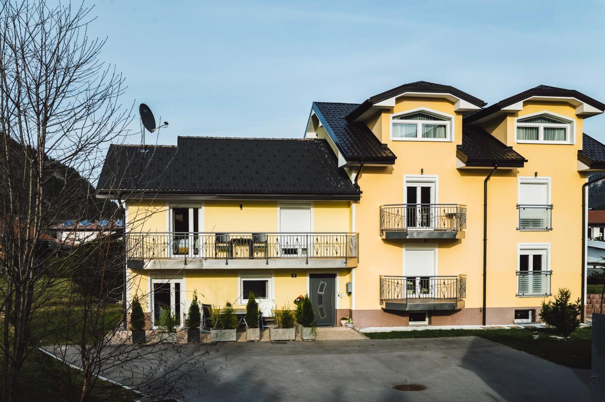 Ferienwohnung Schoenblick Weissenbach am Lech Exterior foto