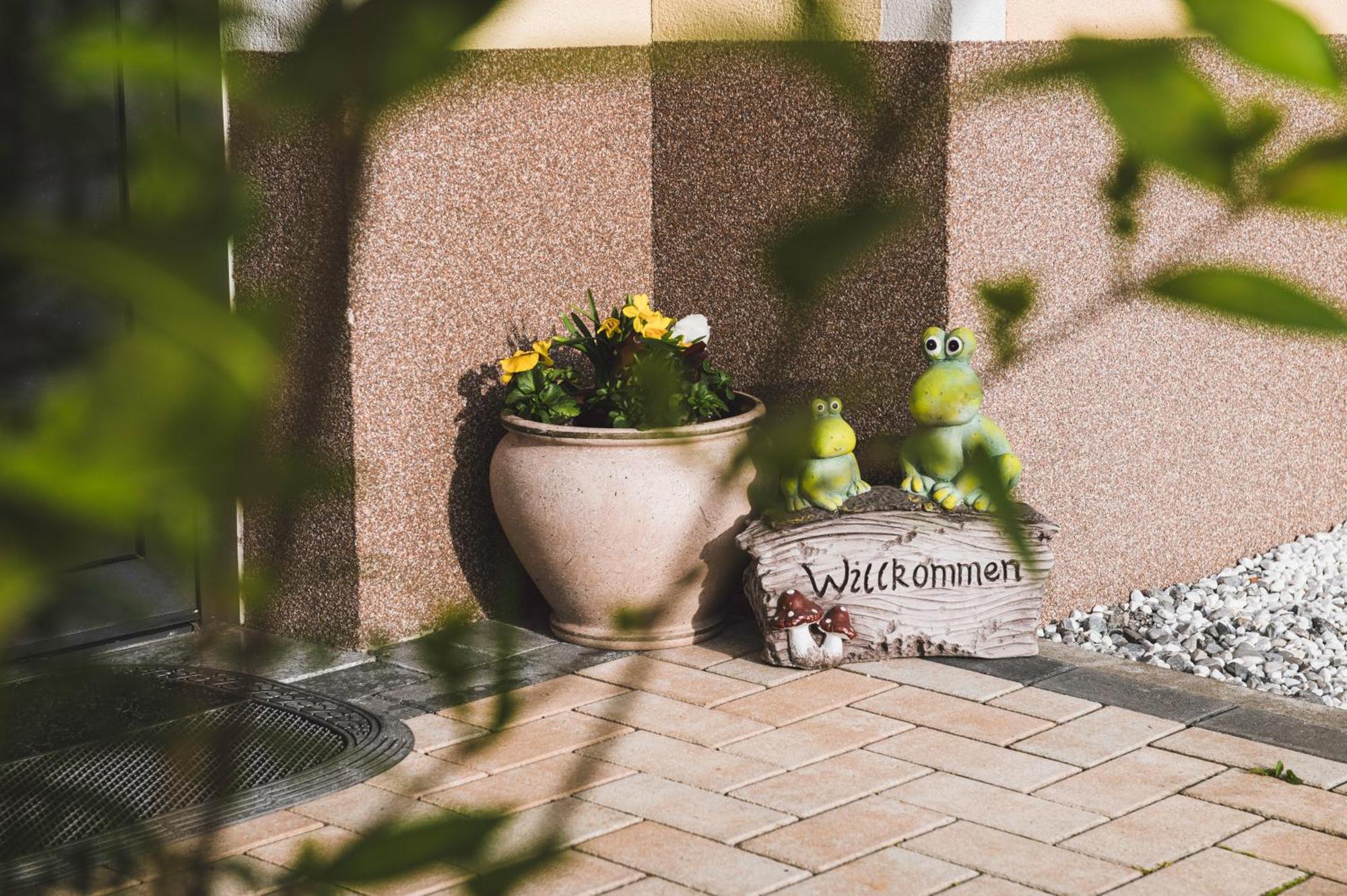 Ferienwohnung Schoenblick Weissenbach am Lech Exterior foto